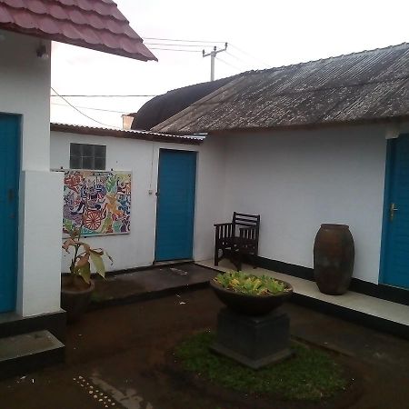 Izaac'S Bed & Breakfast Lovina  Ngoại thất bức ảnh