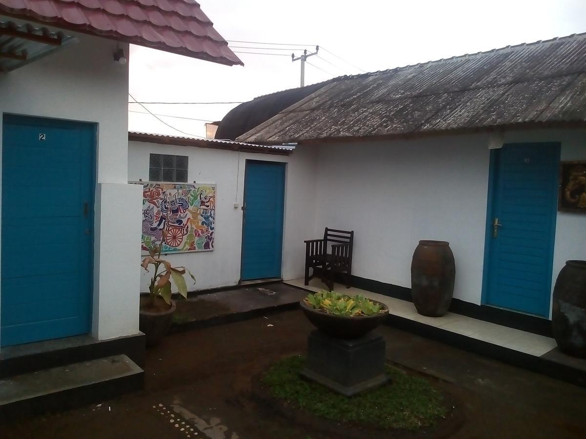 Izaac'S Bed & Breakfast Lovina  Ngoại thất bức ảnh