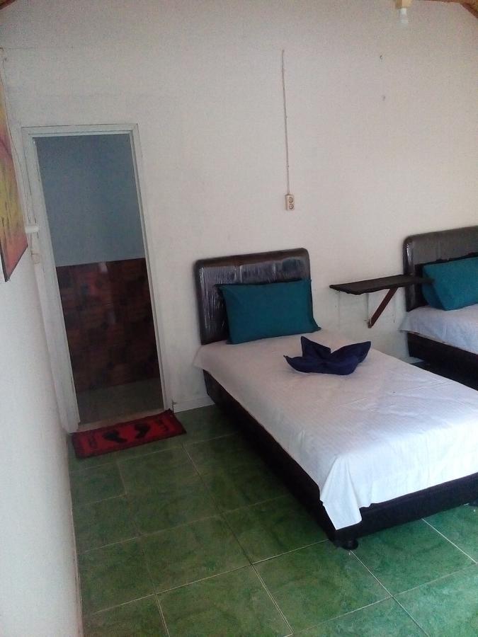 Izaac'S Bed & Breakfast Lovina  Ngoại thất bức ảnh
