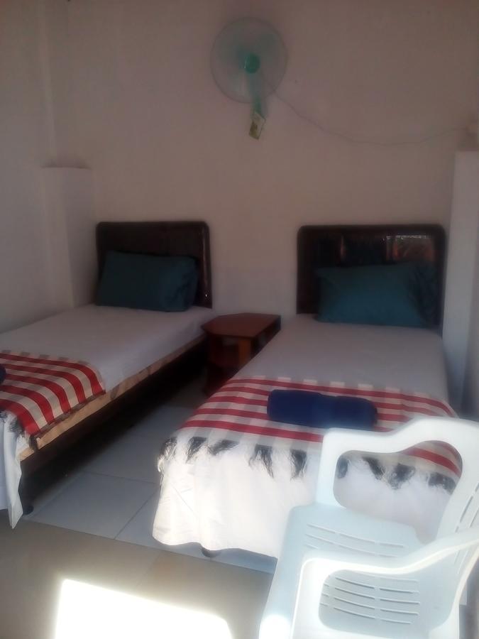 Izaac'S Bed & Breakfast Lovina  Ngoại thất bức ảnh