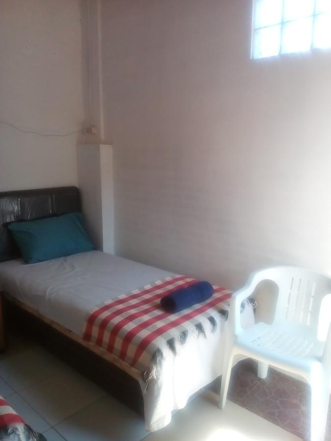 Izaac'S Bed & Breakfast Lovina  Ngoại thất bức ảnh
