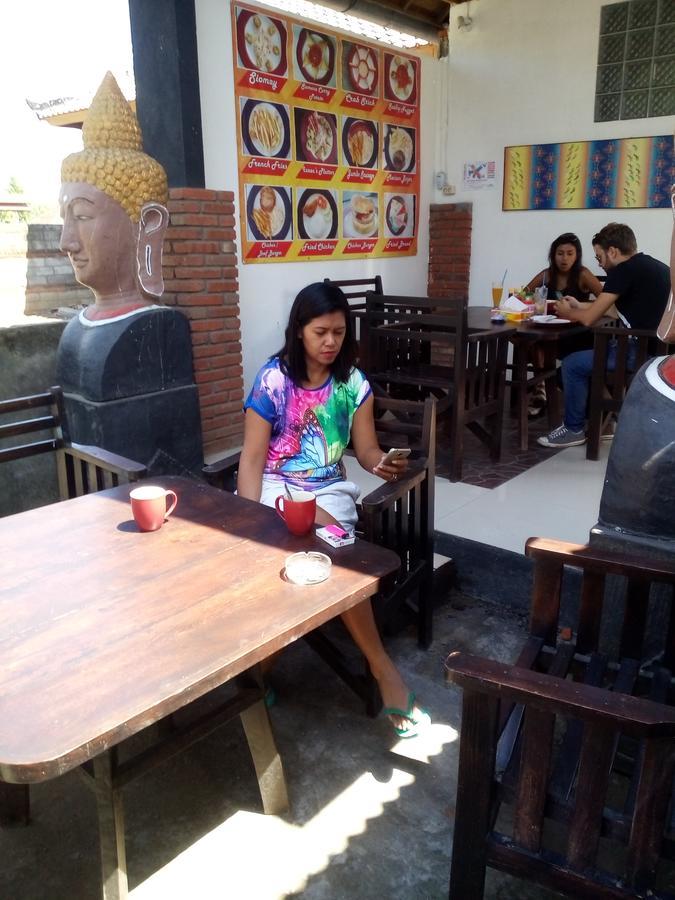 Izaac'S Bed & Breakfast Lovina  Ngoại thất bức ảnh